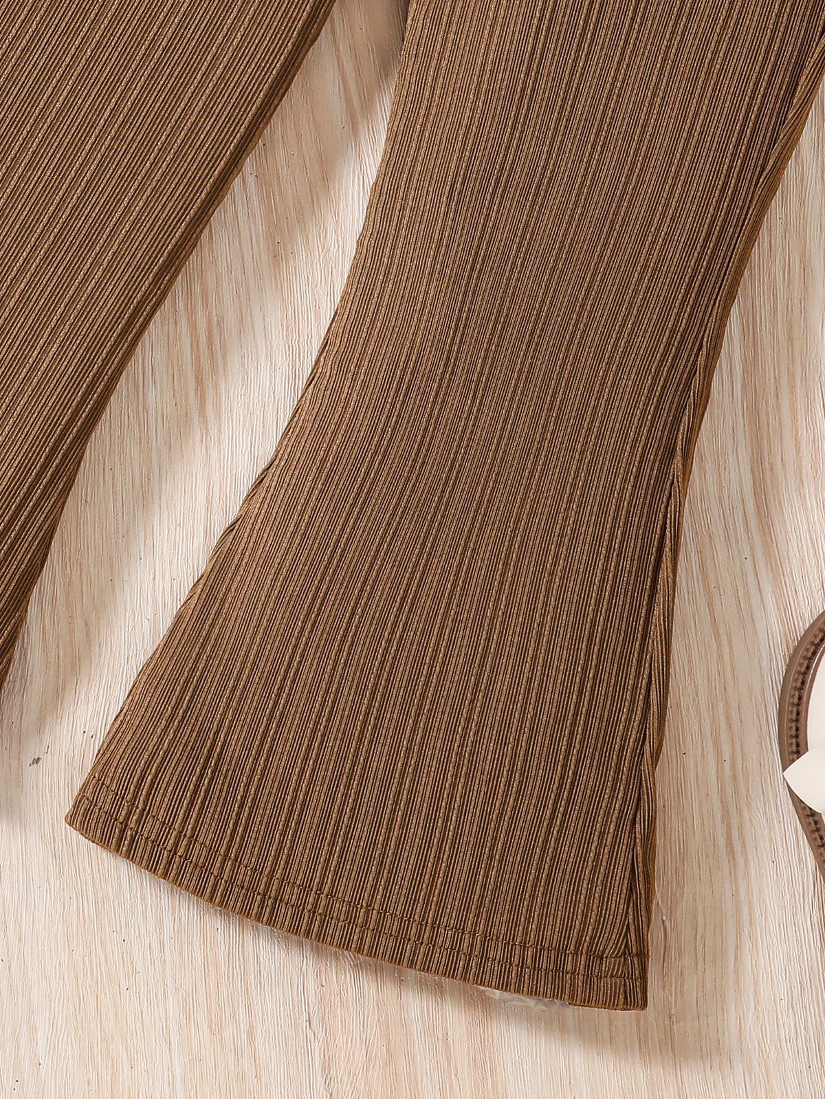 Enchanting Butterfly Print Girls' Autumn Outfit: Cute Ruffled Top & Comfy Trousers Set for Little Fashionistas