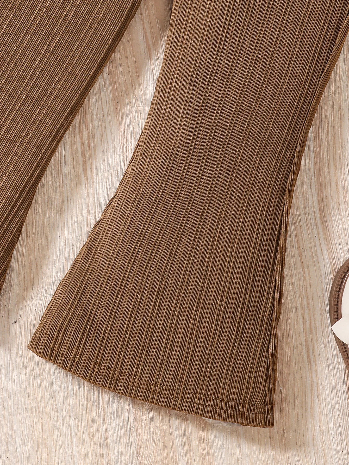 Enchanting Butterfly Print Girls' Autumn Outfit: Cute Ruffled Top & Comfy Trousers Set for Little Fashionistas